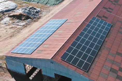 Climo Confort : Installation de panneaux photovoltaïques sur toiture fibrociment (bâtiments agricoles) - Monts du Lyonnais