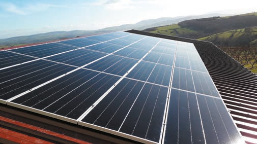 Climo Confort : Pose de panneaux solaire électriques sur toiture acier